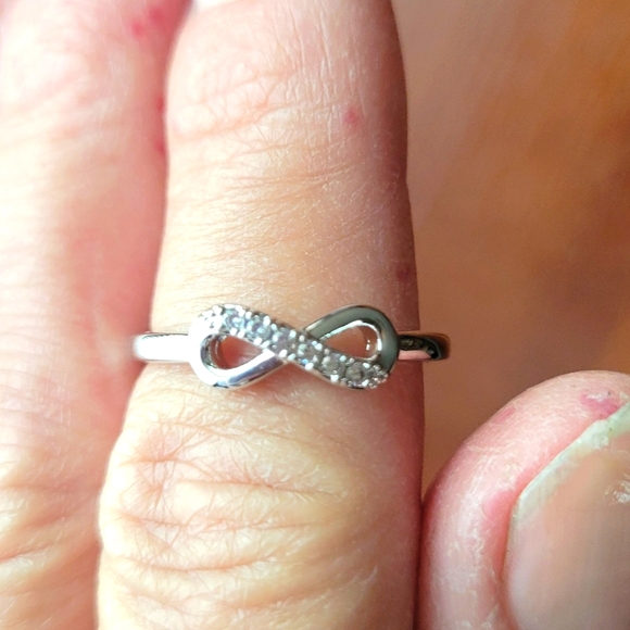 NWT size 8 cubic zirconia infinity stainless ring - Picture 2 of 6